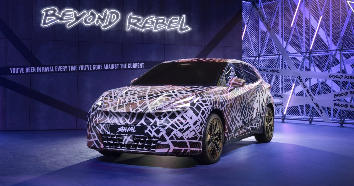 Cupra показала электрический хэтчбек Raval в камуфляже