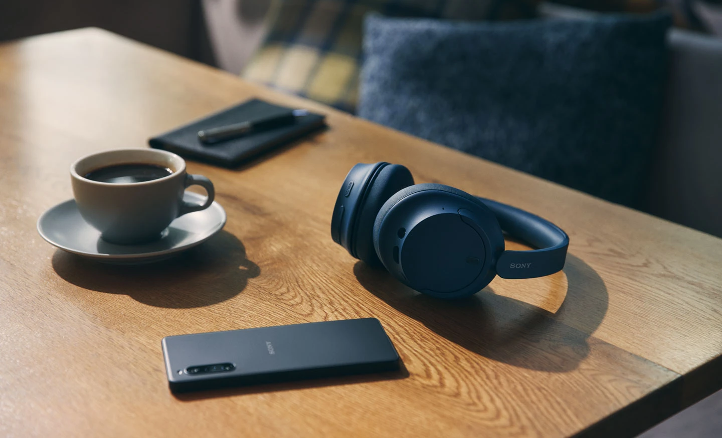 Sony представила повнорозмірні навушники WH-CH720N з активним шумозаглушенням за £100