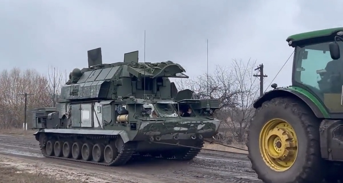 En raison des lourdes pertes subies par les Tor-M2 en Ukraine, la Russie a commandé un nouveau lot de systèmes de missiles sol-air modernisés à courte portée.