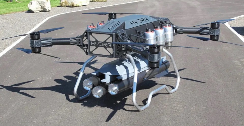 Die britische Armee hat die Drohne Hydra 400 vorgestellt, die mit drei Brimstone-Raketen bewaffnet ist und eine Reichweite von mehr als 30 km hat.