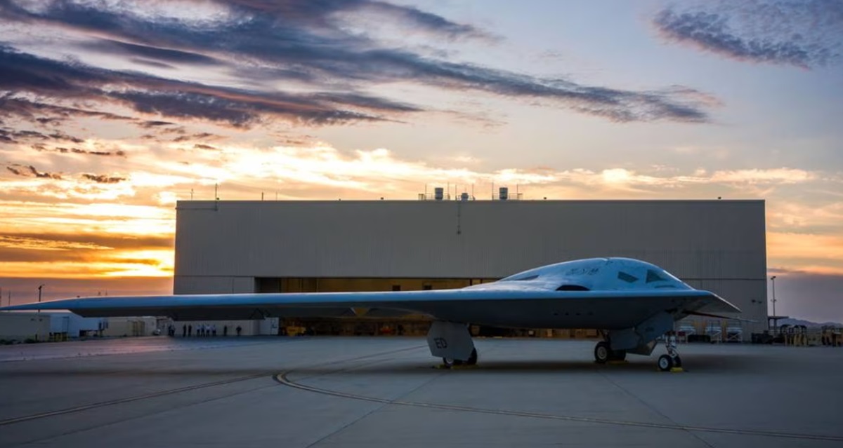 Northrop Grumman prévoit d'attribuer son premier contrat de production de bombardiers nucléaires B-21 Raider d'ici la fin de l'année 2023.