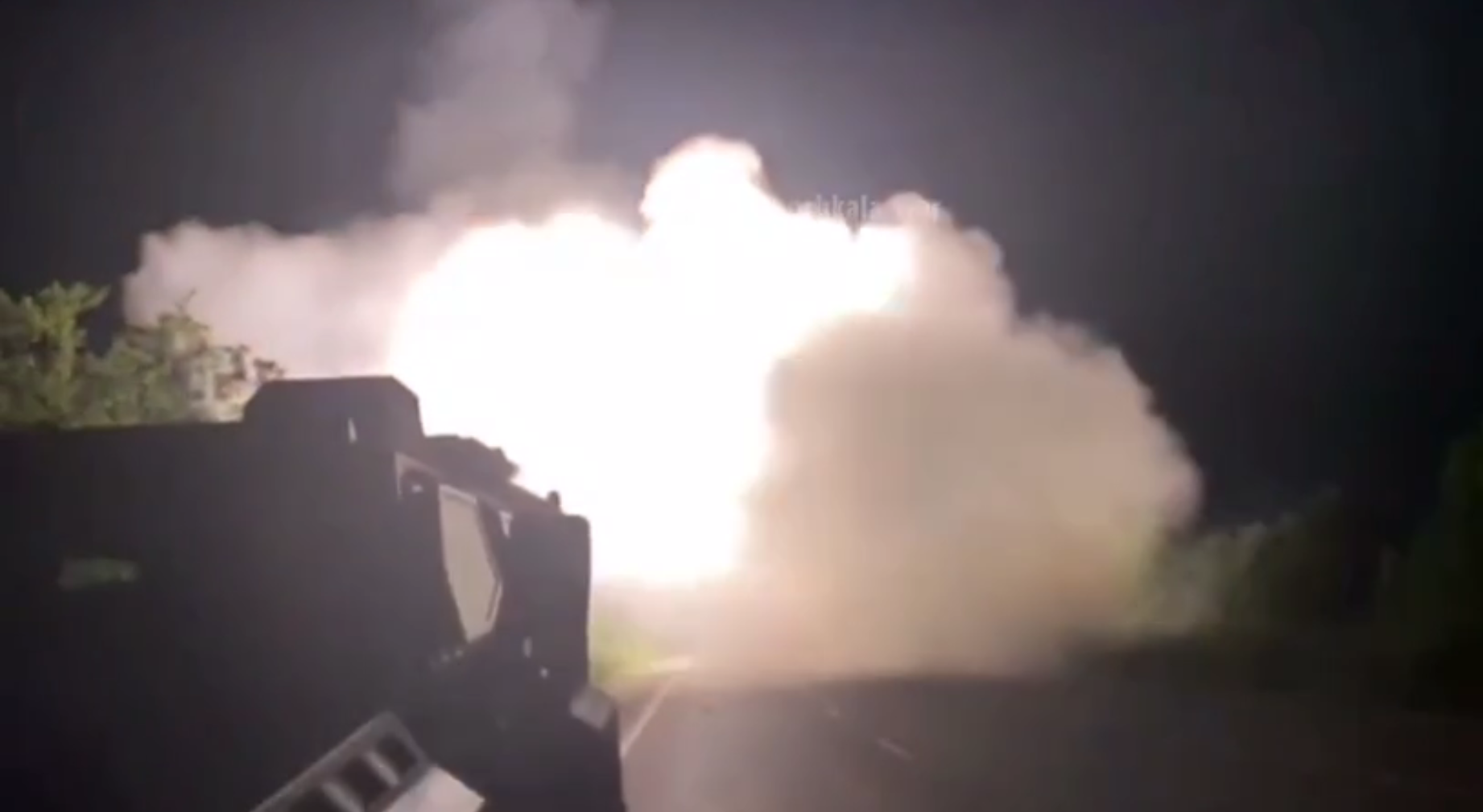 Video aufgetaucht, in dem US HIMARS MLRS 12 Raketen auf russische Armeestellungen abfeuert