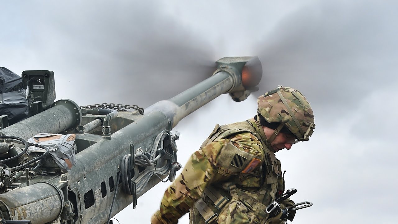M777 в действии: украинские военные опубликовали эффектное видео боевой работы американской 155-мм гаубицы