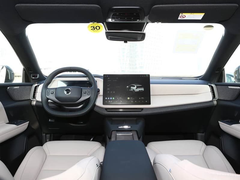 Интерьер Volvo XC70 с большими экранами