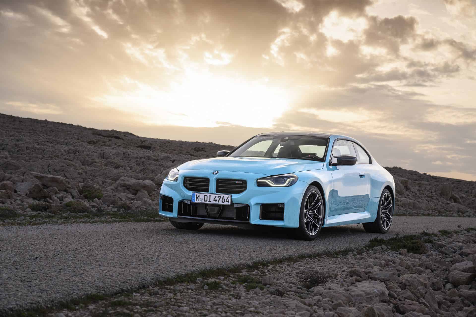 BMW M2 у синьому кольорі