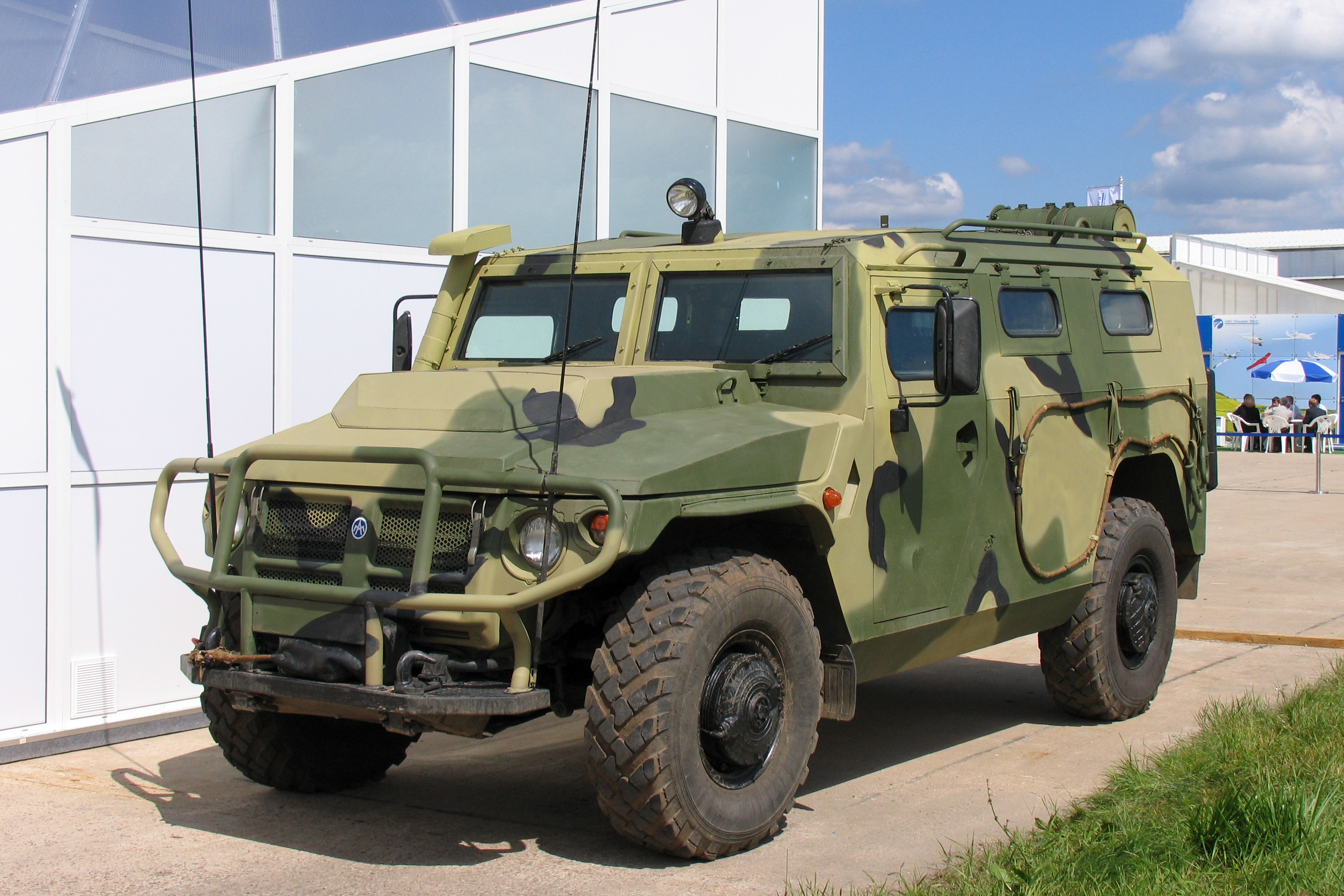 Українські військові захопили російський бронеавтомобіль «Тигр-М» з кулеметом "Корд" та гранатометом АГС-17