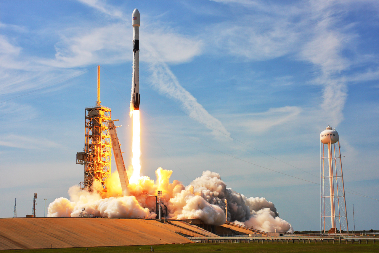 SpaceX odwołuje start satelity Starlink na 16 sekund przed startem z powodu ryzyka utraty pierwszego stopnia rakiety Falcon 9
