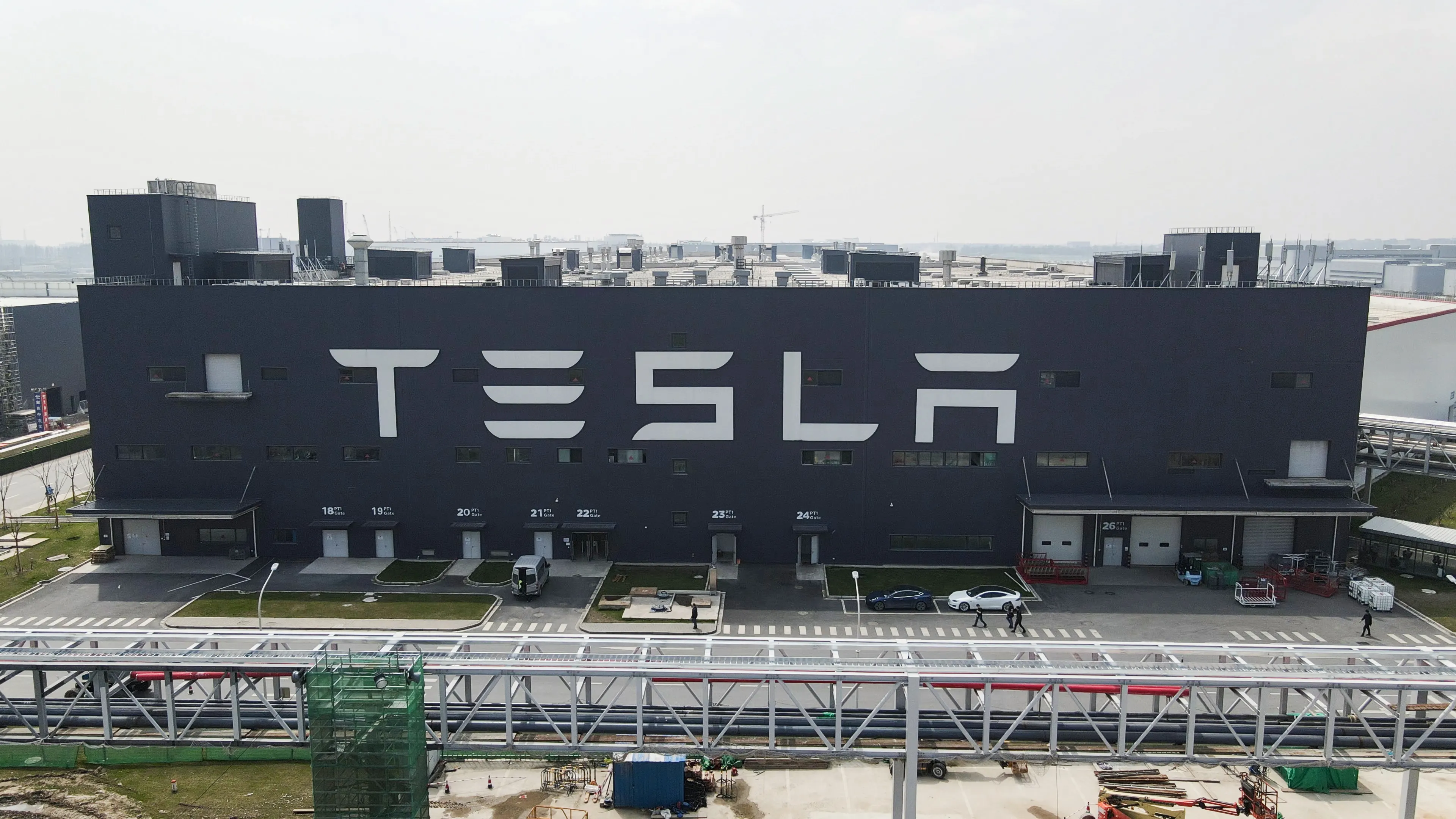 L'usine Tesla de Shanghai va reprendre la production de voitures en quantités limitées
