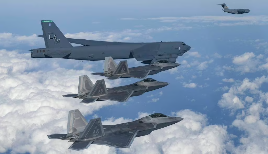 Gli Stati Uniti inviano di nuovo bombardieri B-52H Stratofortress in Corea del Sud in vista di un possibile test nucleare della RPDC