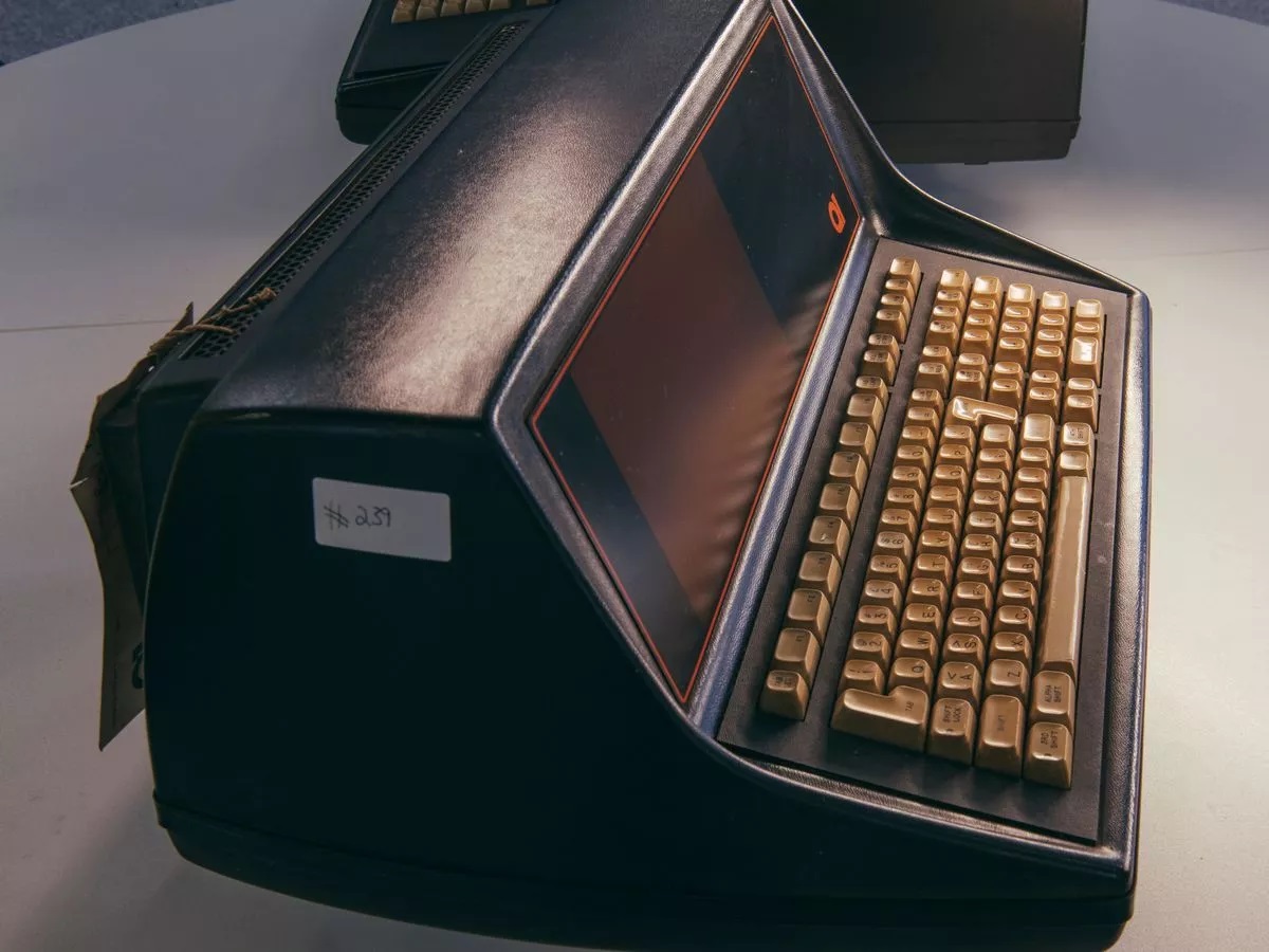 Перший у світі мікрокомп'ютер Q1 1972 року випуску продають на аукціоні за $32000