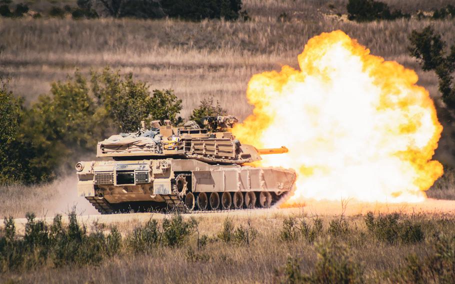 США доставили в Германию 31 танк M1A1 Abrams для обучения украинских экипажей