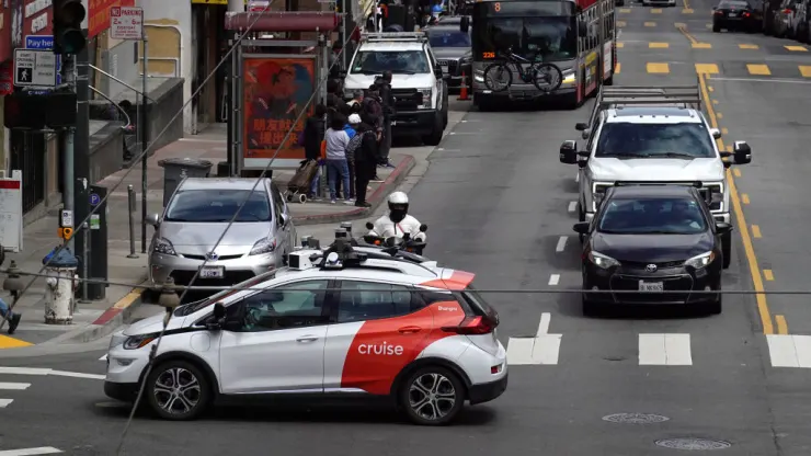 De robotauto's van Cruise hebben het verkeer in San Francisco lamgelegd, net nadat de overheid het bedrijf toestemming had gegeven om de drone-activiteiten in de stad uit te breiden.