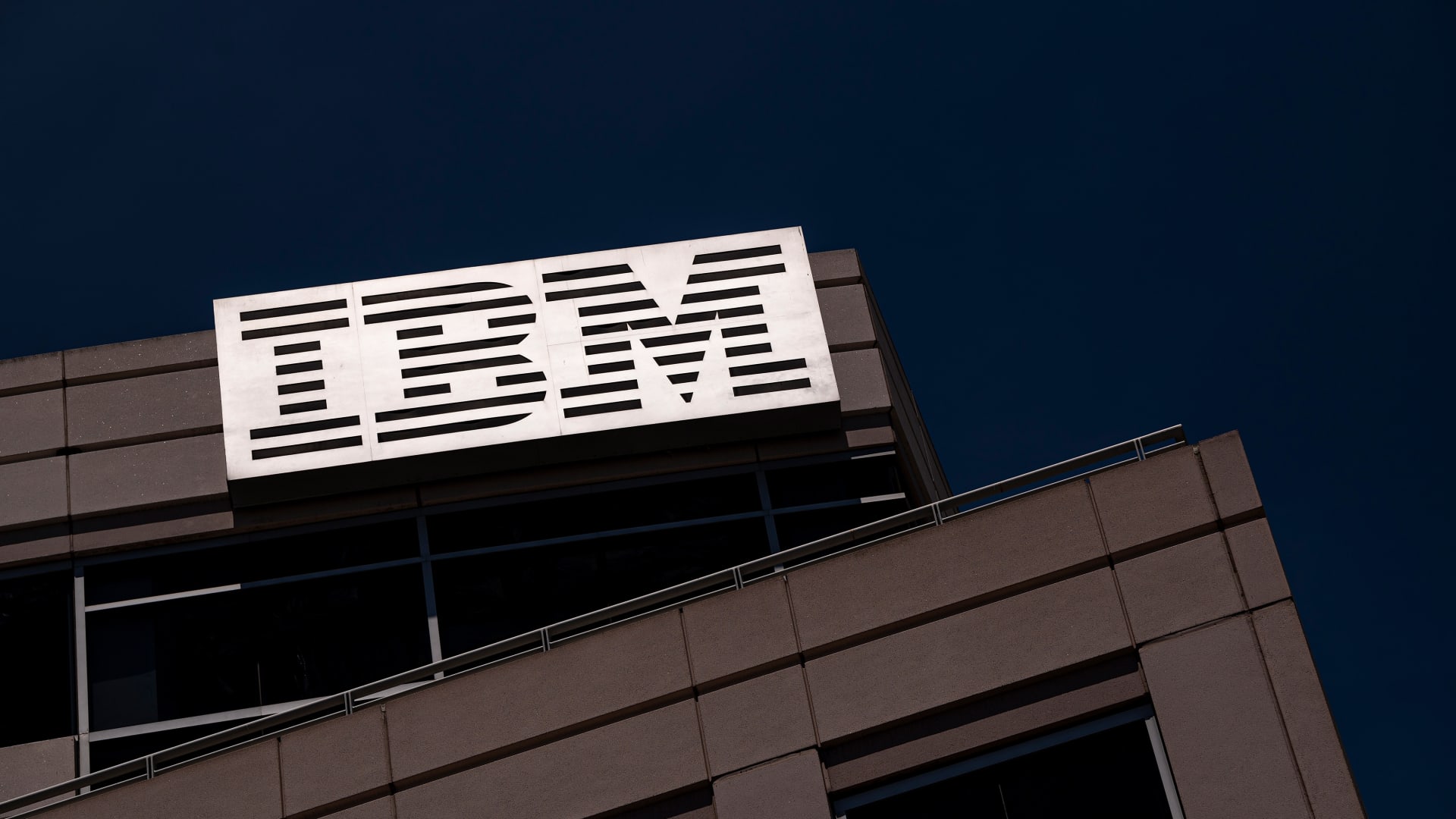 IBM CEO denkt dat AI vooral witteboordenbanen zal beïnvloeden, maar ze niet zal verdringen