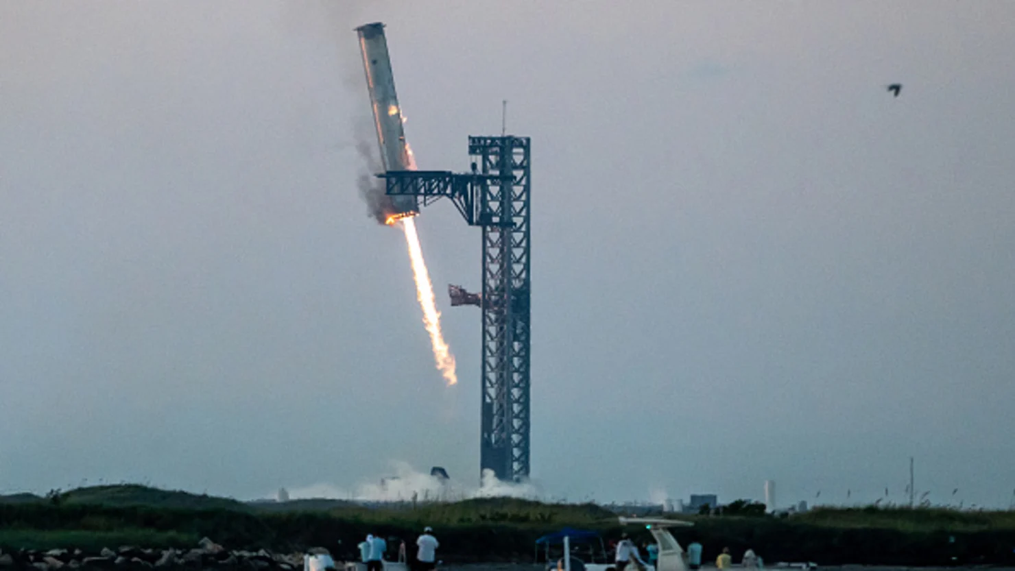 Historischer Moment für SpaceX: Starship-Rakete kehrt nach Flug zum Startturm zurück