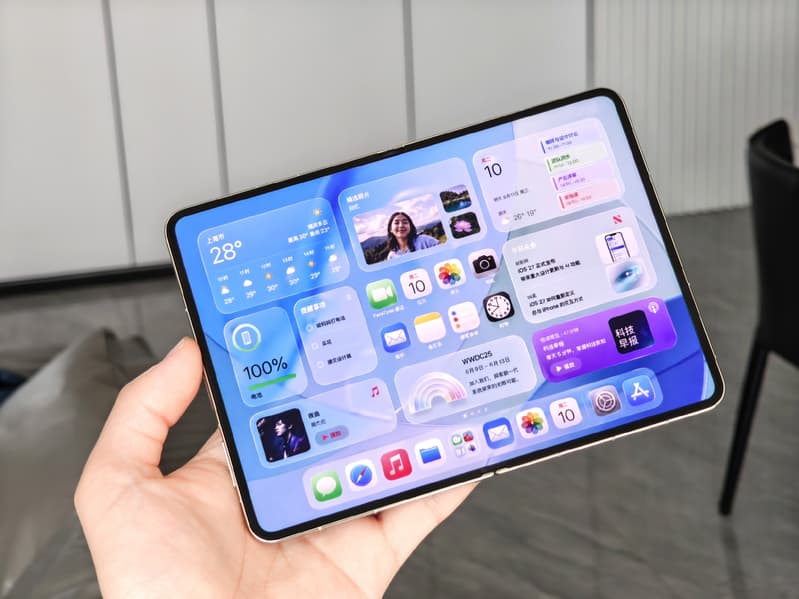 iPhone Ultra в сложенном состоянии