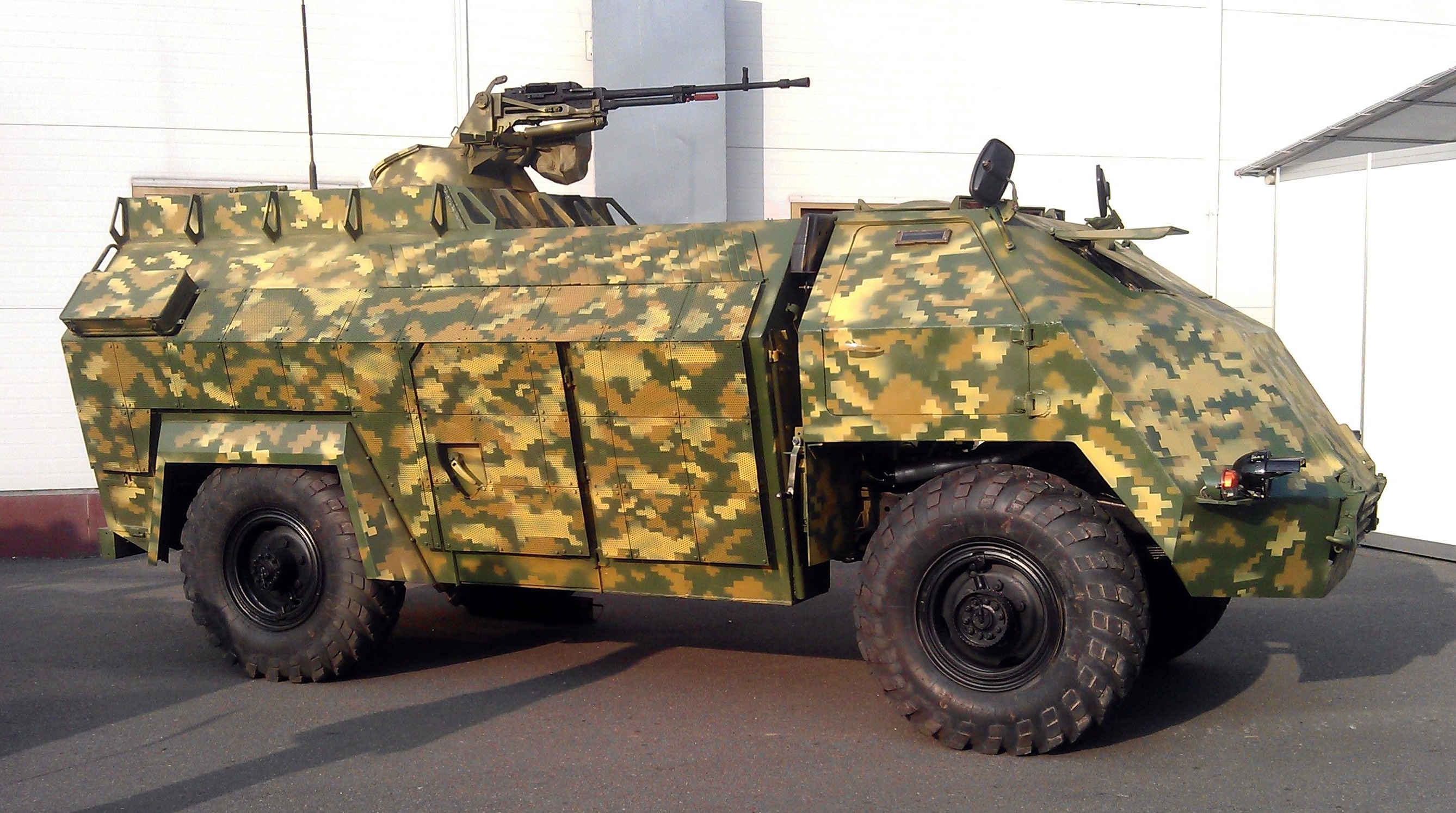 Les forces armées ukrainiennes ont montré une "arme secrète" dans la guerre contre la Russie - un véhicule blindé ukrainien unique "Gadfly", disponible en un seul exemplaire