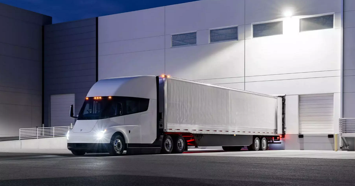Tesla begins deliveries of Semi electric trucks with a three-year delay