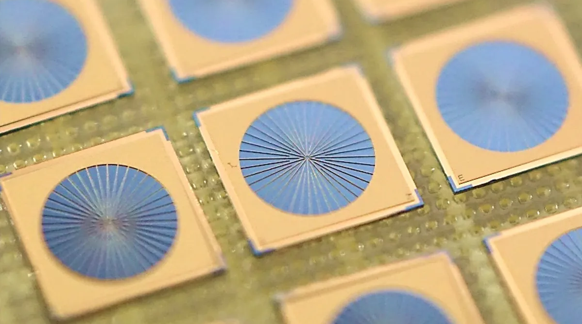 Japanske ingeniører øker effekten på halvlederlaseren 10 ganger slik at den kan skjære i metall