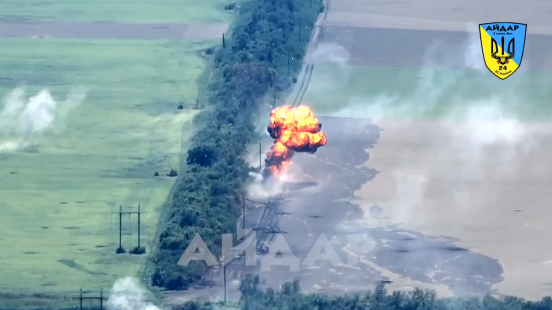 ВСУ показали редкое видео уничтожения российского танка с одного выстрела прямым попаданием из гаубицы Д-30
