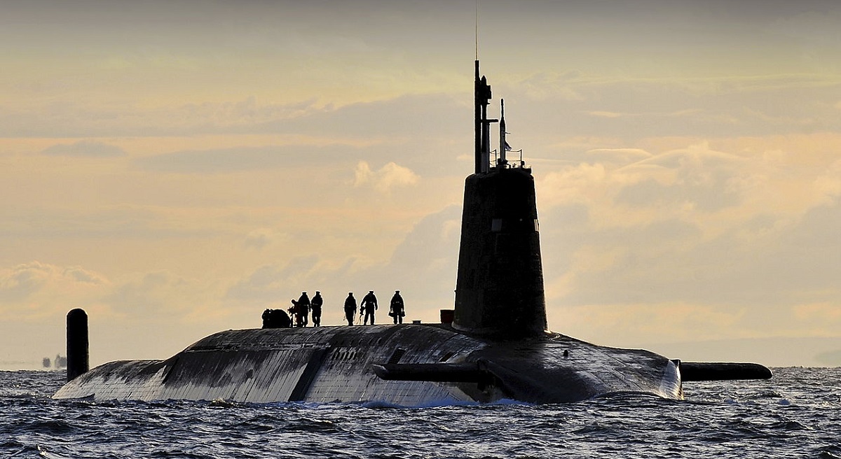 Le HMS Vanguard (S28), l'un des quatre sous-marins de la Royal Navy équipés de missiles balistiques Trident II et d'ogives nucléaires, va subir une révision.