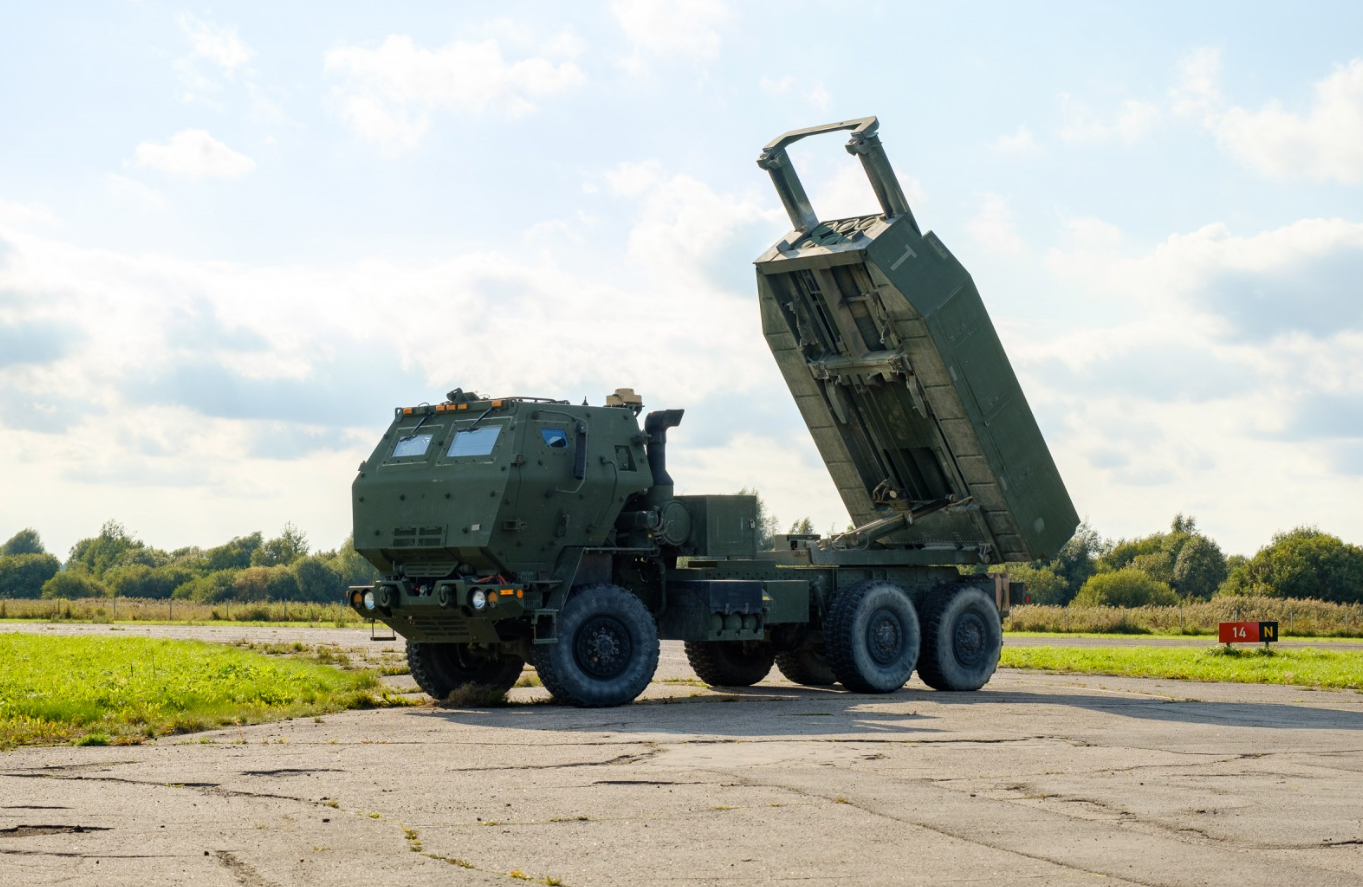 США відправили до Латвії реактивні системи залпового вогню HIMARS для участі у військових навчаннях Namejs 2022
