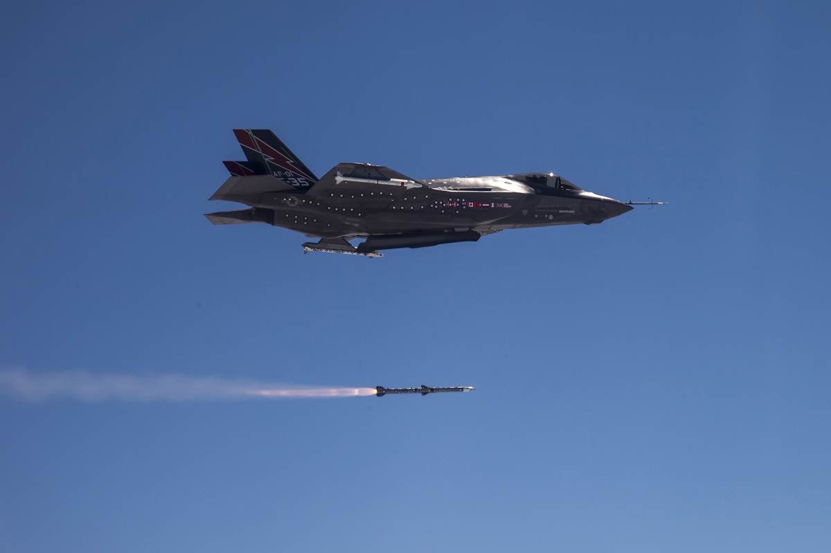 Australia armará los cazas de quinta generación F-35 Lightning II con misiles AGM-158C LRASM y JSM
