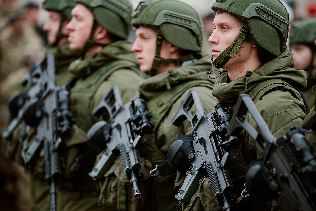 Lithuania restores conscription for 18-year-old men 