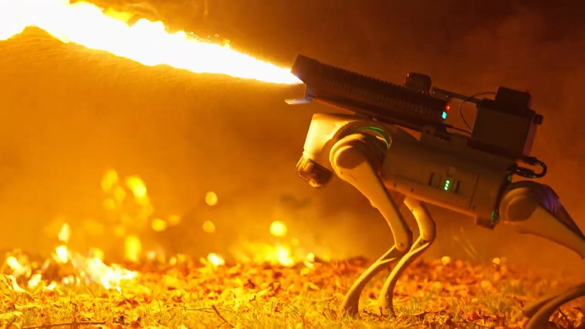 Thermonator - le premier chien robot au monde doté d'un lance-flammes est désormais disponible à l'achat