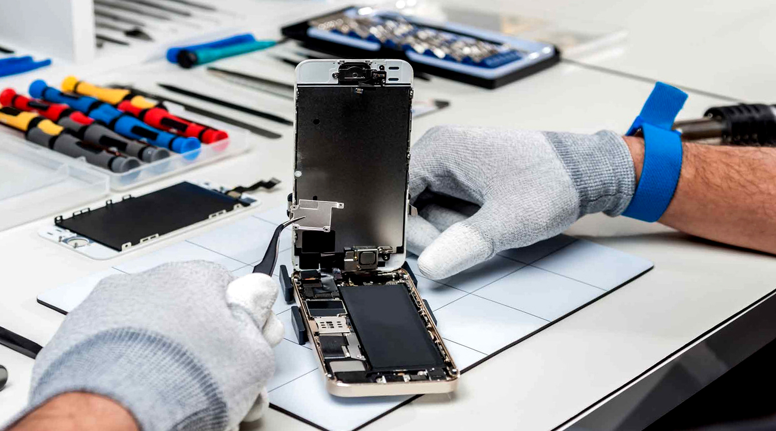 The European Commission wants to oblige smartphone manufacturers to increase battery life and produce spare parts within 5 years
