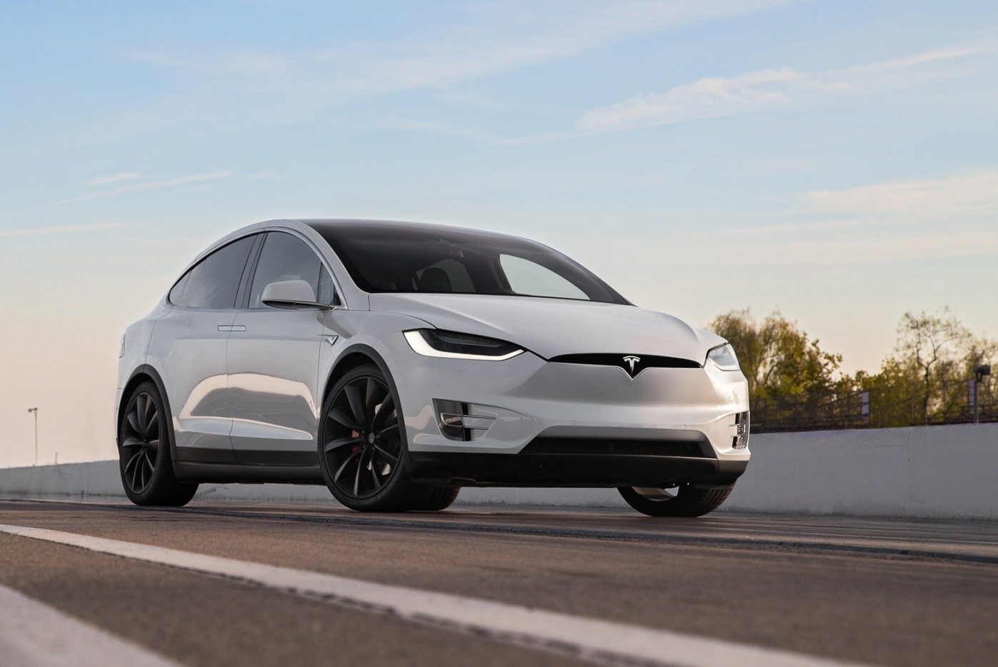 Tesla muss fast 12.000 Fahrzeuge wegen Bremsproblemen zurückrufen
