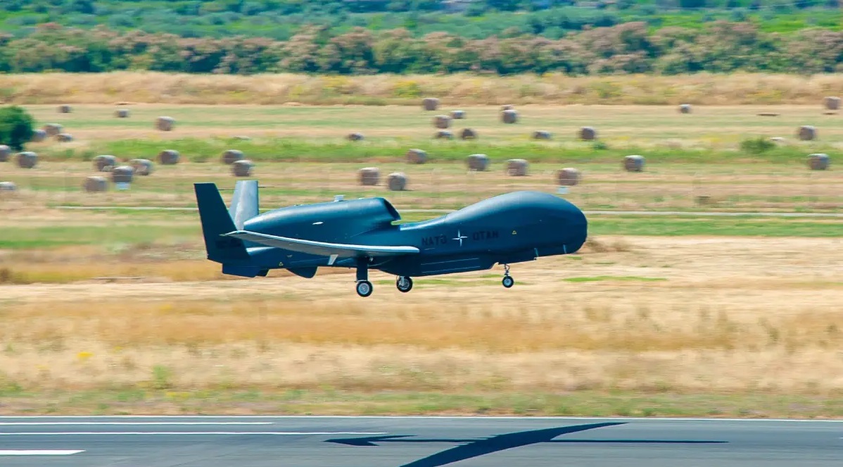 Die strategische US-Drohne RQ-4D Phoenix flog zum ersten Mal entlang der finnisch-russischen Grenze, um nachrichtendienstliche Informationen zu sammeln