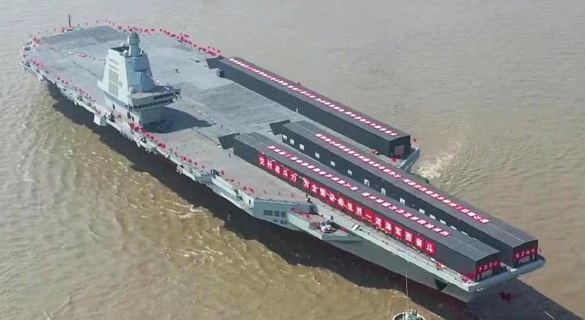 China's Fujian vliegdekschip, dat onderdak zal bieden aan J-35 gevechtsvliegtuigen van de vijfde generatie, zal een grote bedreiging vormen voor Taiwan