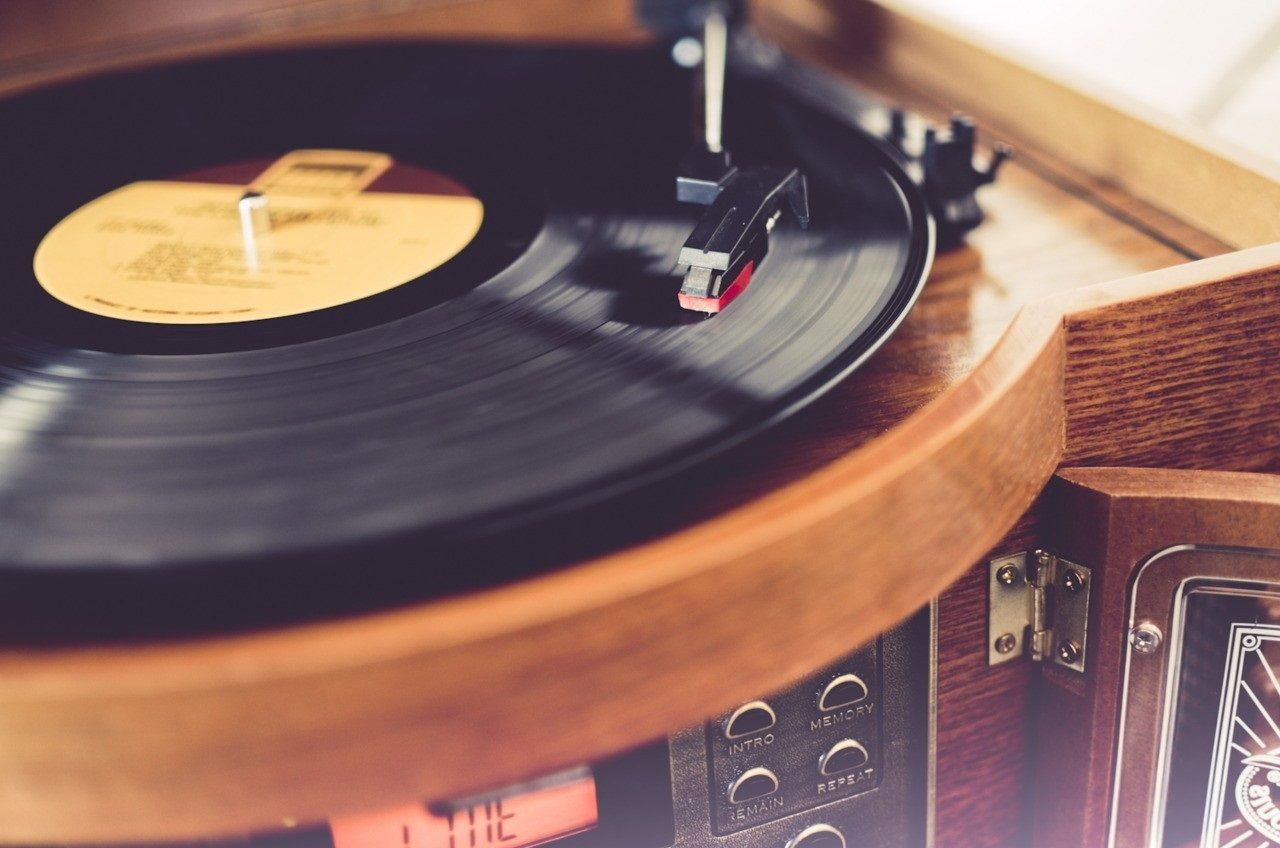 Zum ersten Mal seit 1987 übertreffen Vinyl-Schallplatten die CDs beim Umsatz