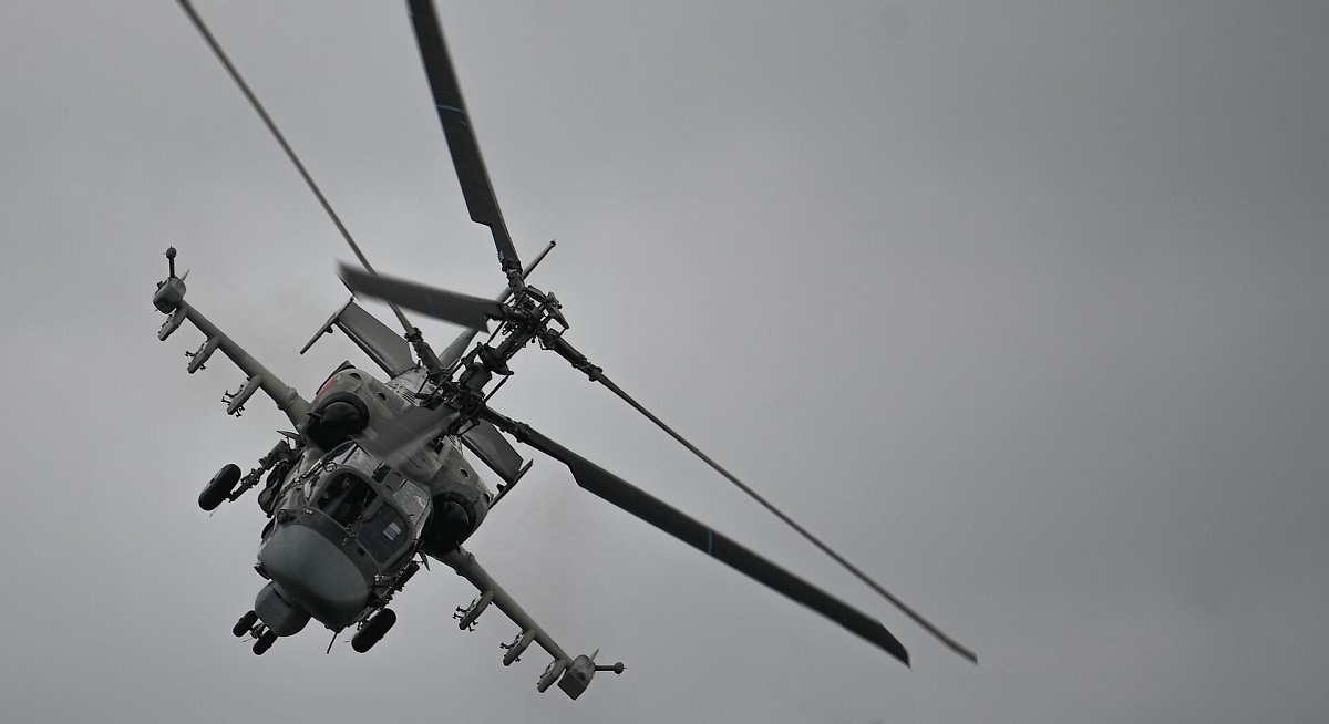 Las Fuerzas Armadas ucranianas derribaron un helicóptero de ataque ruso Ka-52 Alligator valorado en 16 millones de dólares utilizando un sistema portátil de misiles tierra-aire.