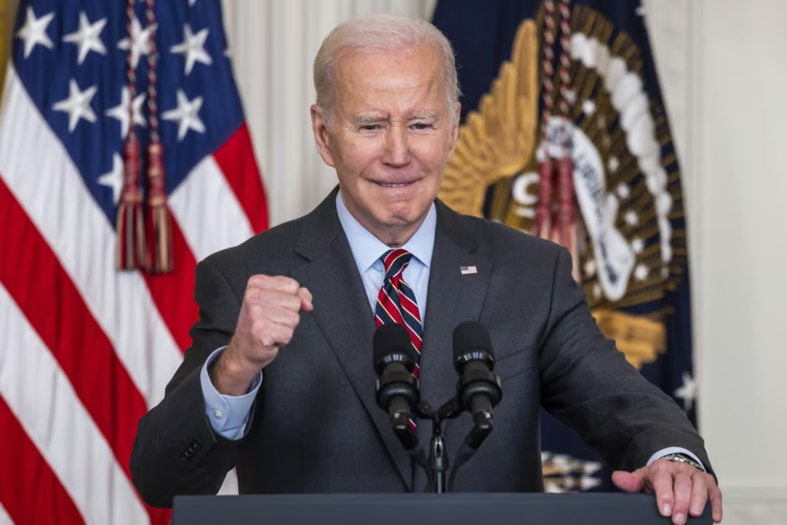 M. Biden a affecté d'urgence 50 millions de dollars à la production de circuits imprimés pour l'électronique militaire aux États-Unis et au Canada.