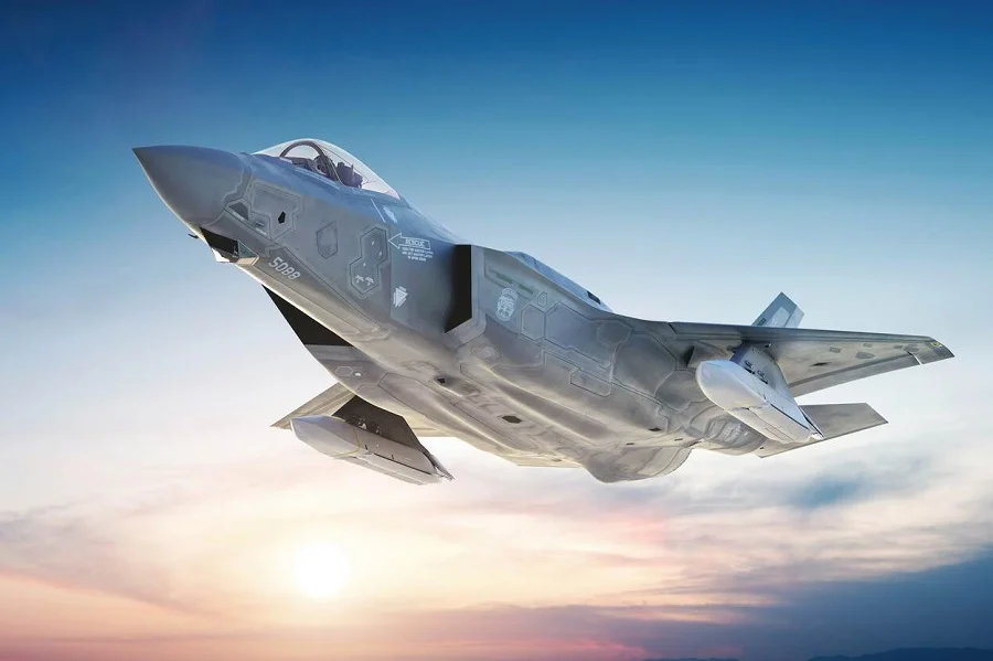 Myśliwce F-35 i F/A-18 Królewskich Australijskich Sił Powietrznych otrzymają nowe pociski AGM-158B JASSM-ER o zasięgu startu 980 km kosztem 380 mln USD