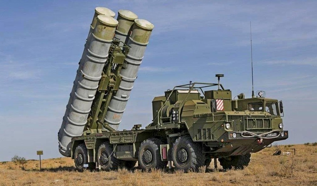 El sistema ruso de misiles tierra-aire S-400 Triumf, con un alcance máximo de 400 kilómetros, ha sido visto por primera vez en la India.