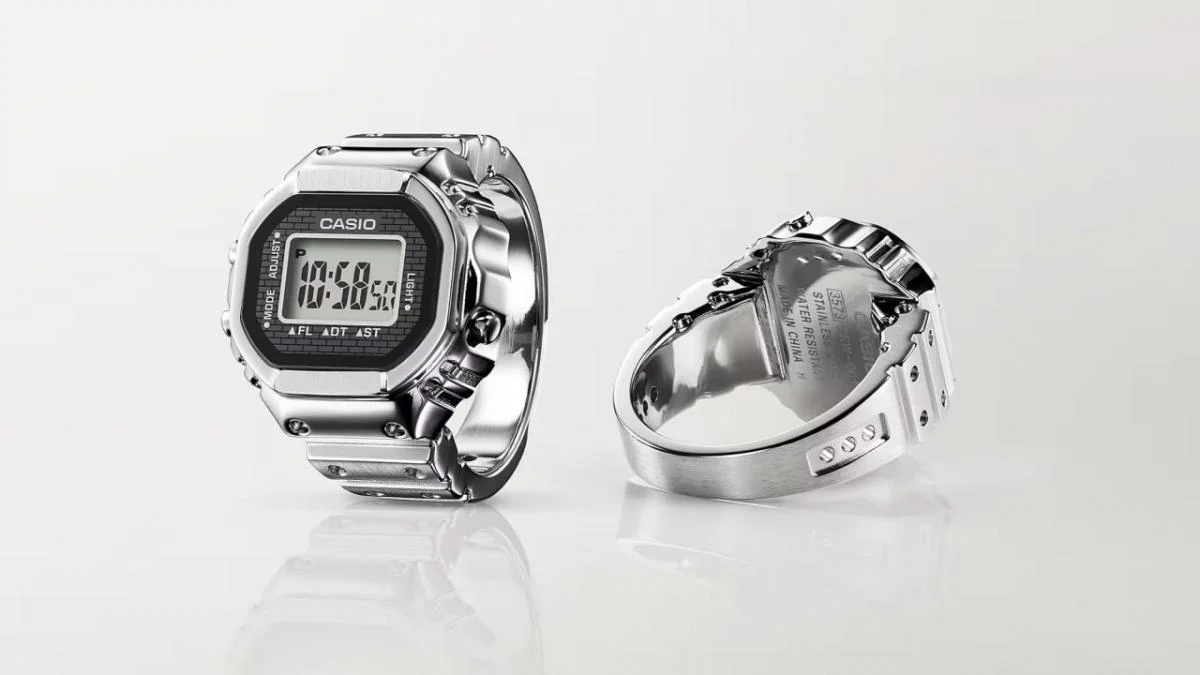 Casio CRW-001-1ER smart ring in the form of a tiny watch has appeared on the websites of the UK and Singapore