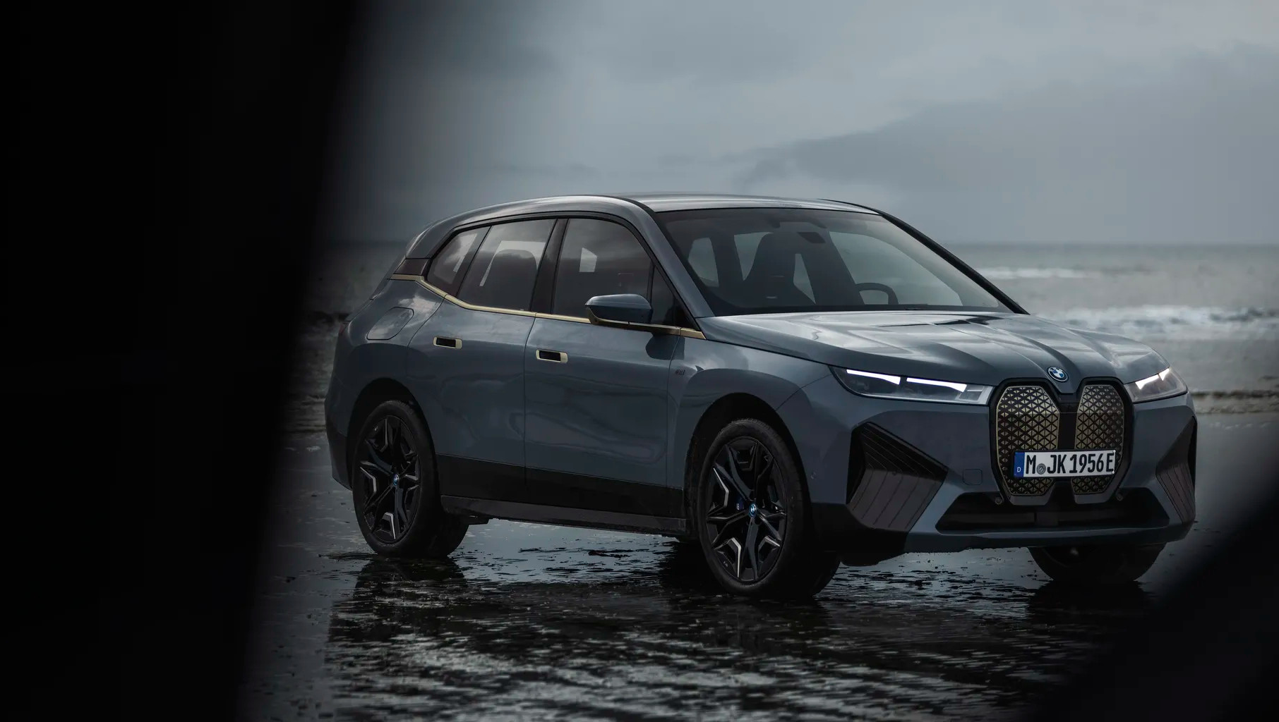 Dual 619 hp, 566 km range and 250 km / h top speed starting at £ 111,905 - BWM ix M60 electric crossover unveiled