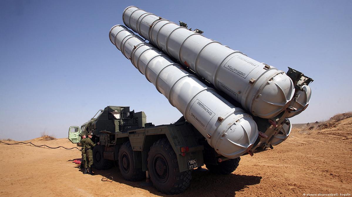 Беспилотники забросали гранатами зенитно-ракетный комплекс С-300 на территории россии
