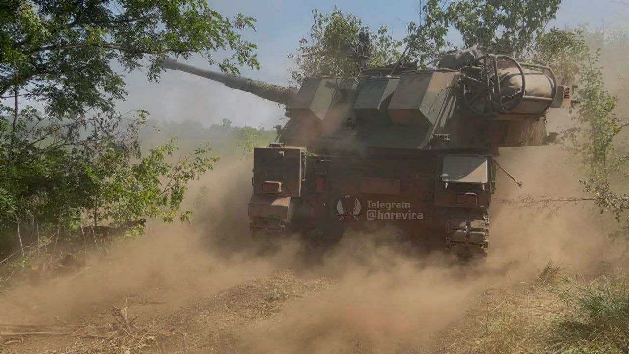 Украинские военные показали в действии гаубицу AHS Krab (видео)