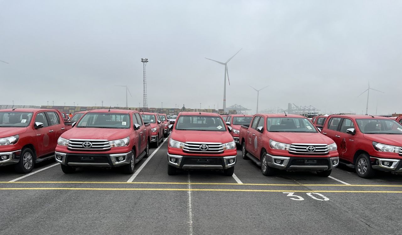 Gli ucraini hanno raccolto $ 1.000.000 in due giorni per acquistare 55 pickup Toyota Hilux per le forze armate
