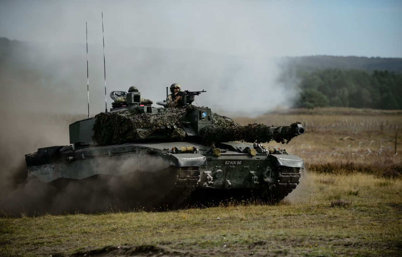 UK stuurt duizenden Challenger tankgranaten naar Oekraïne, waaronder munitie met verarmd uranium
