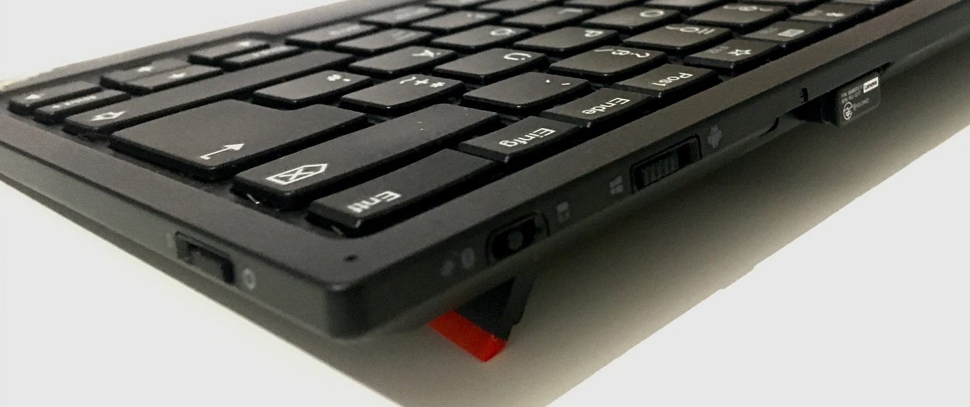 Le clavier Bluetooth de Lenovo, qui se recharge à l'énergie solaire et se connecte à trois appareils à la fois, pourrait être dévoilé au CES 2025