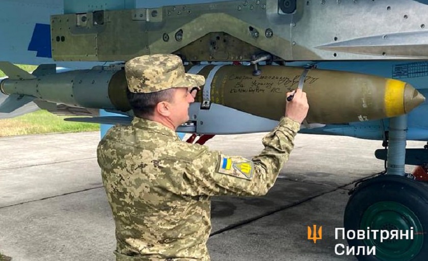 Українські винищувачі Су-27 теж можуть запускати далекобійні розумні бомби JDAM Extended Range