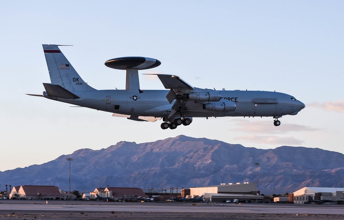 La Fuerza Aérea de EE.UU. interrumpe los vuelos de los legendarios aviones E-3 Sentry: la cola podría desprenderse