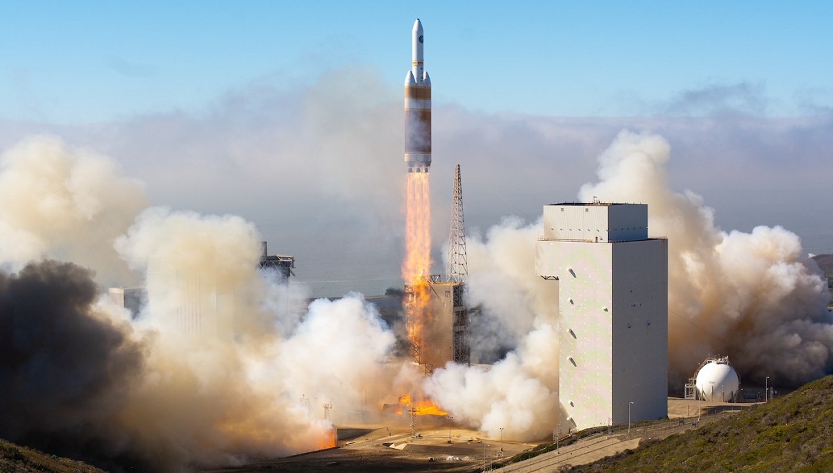 Een ULA Delta IV Heavy raket heeft zijn voorlaatste missie in zijn geschiedenis voltooid en een geheime Amerikaanse spionagesatelliet in een baan om de aarde gebracht.
