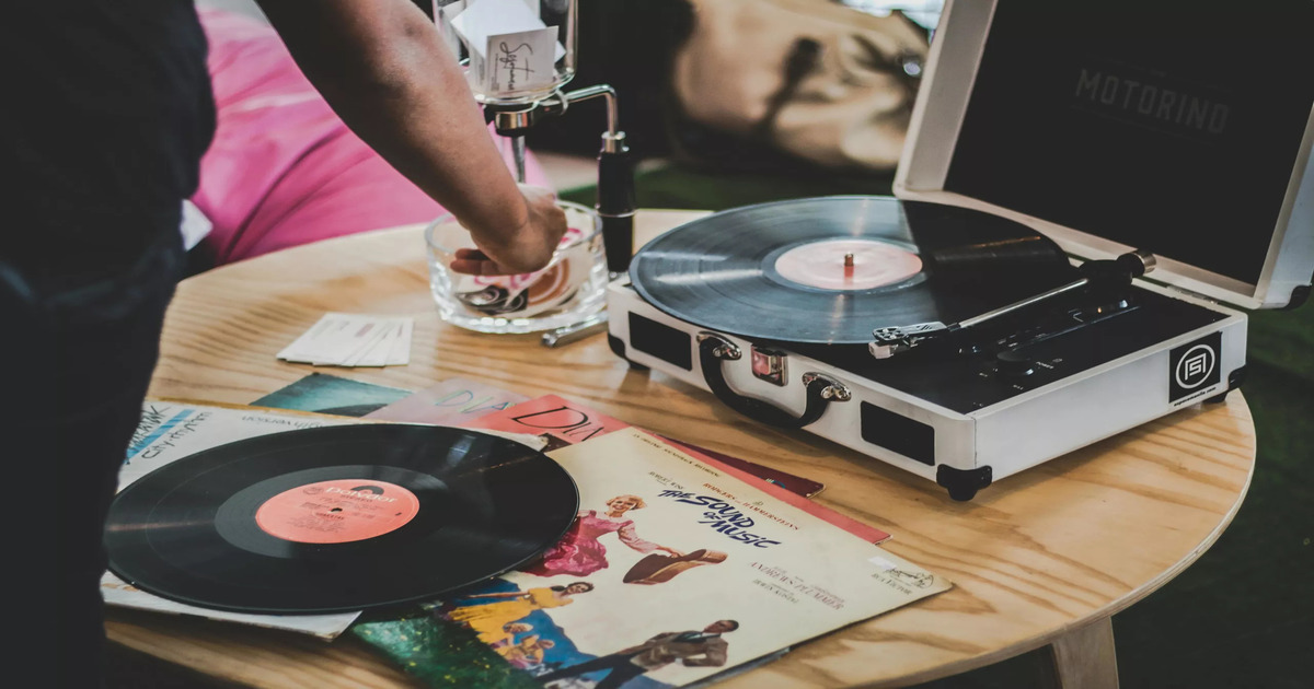 Vinyl records outsell CDs for the second year in a row