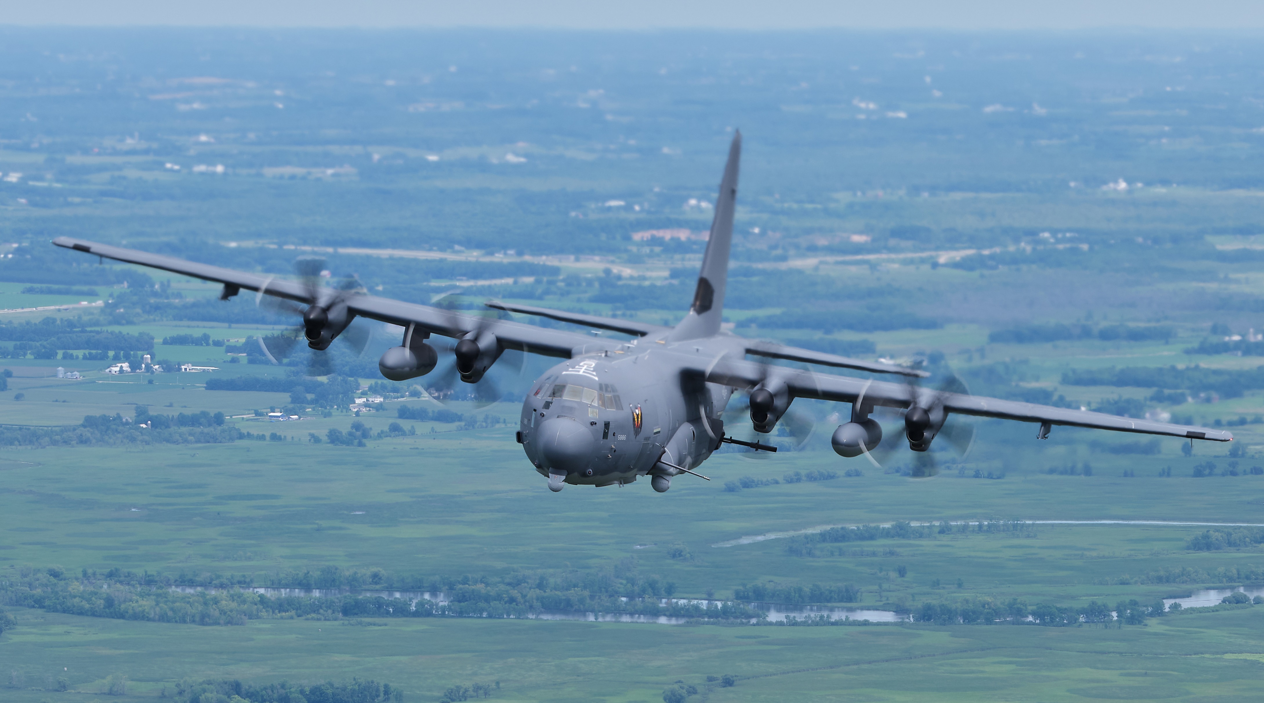 The US sends the latest Lockheed AC-130J Ghostrider flying support battery with AGM-114 Hellfire, AGM-176 Griffin missiles and GBU-39 bombs to the Republic of Korea for the first time