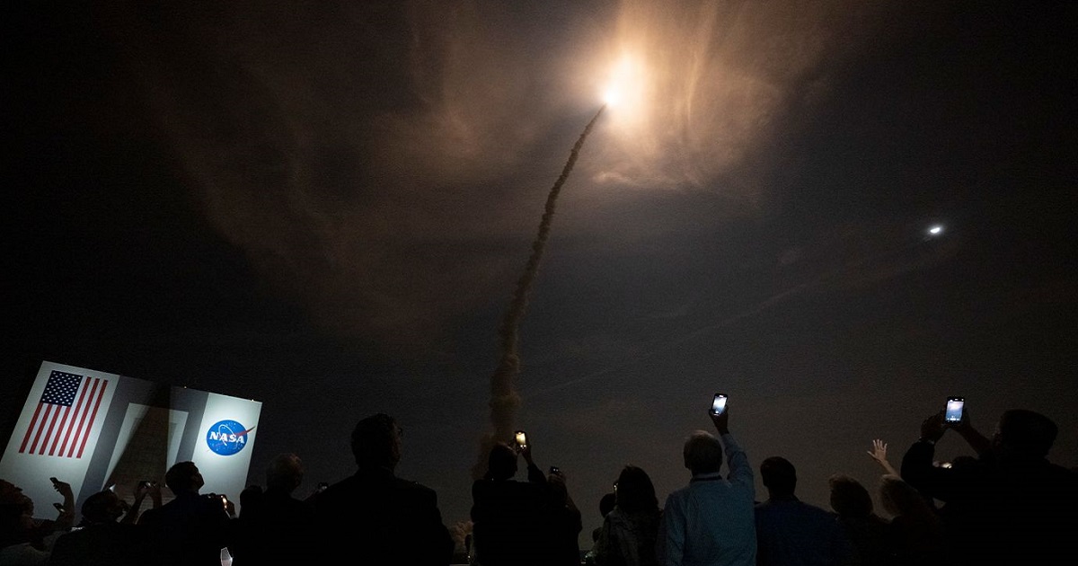 Satelita meteorologiczny GOES East uchwycił start księżycowej rakiety SLS NASA z kosmosu